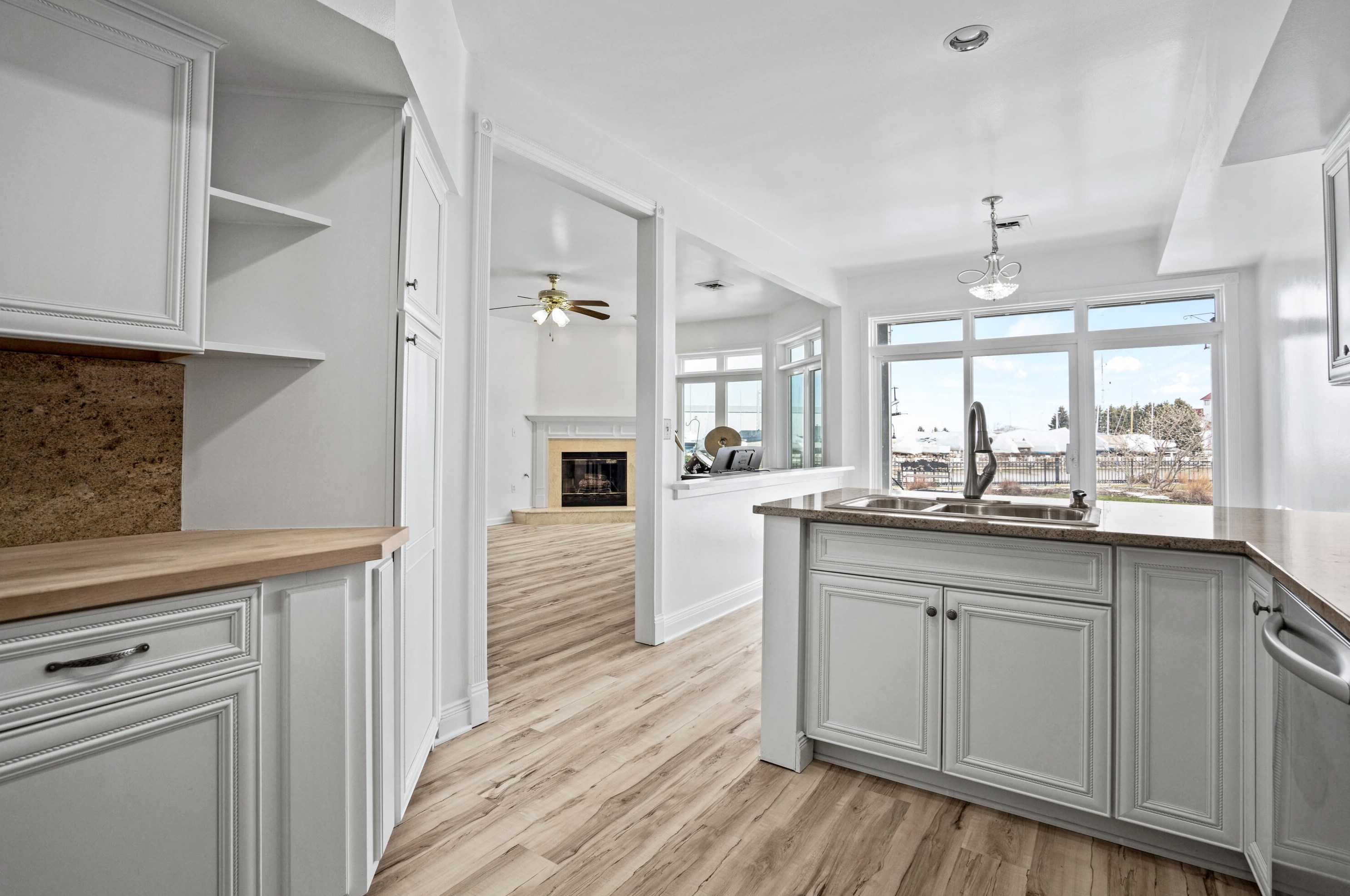 32 Harborview Dr, Racine WI  53403-4601 exterior