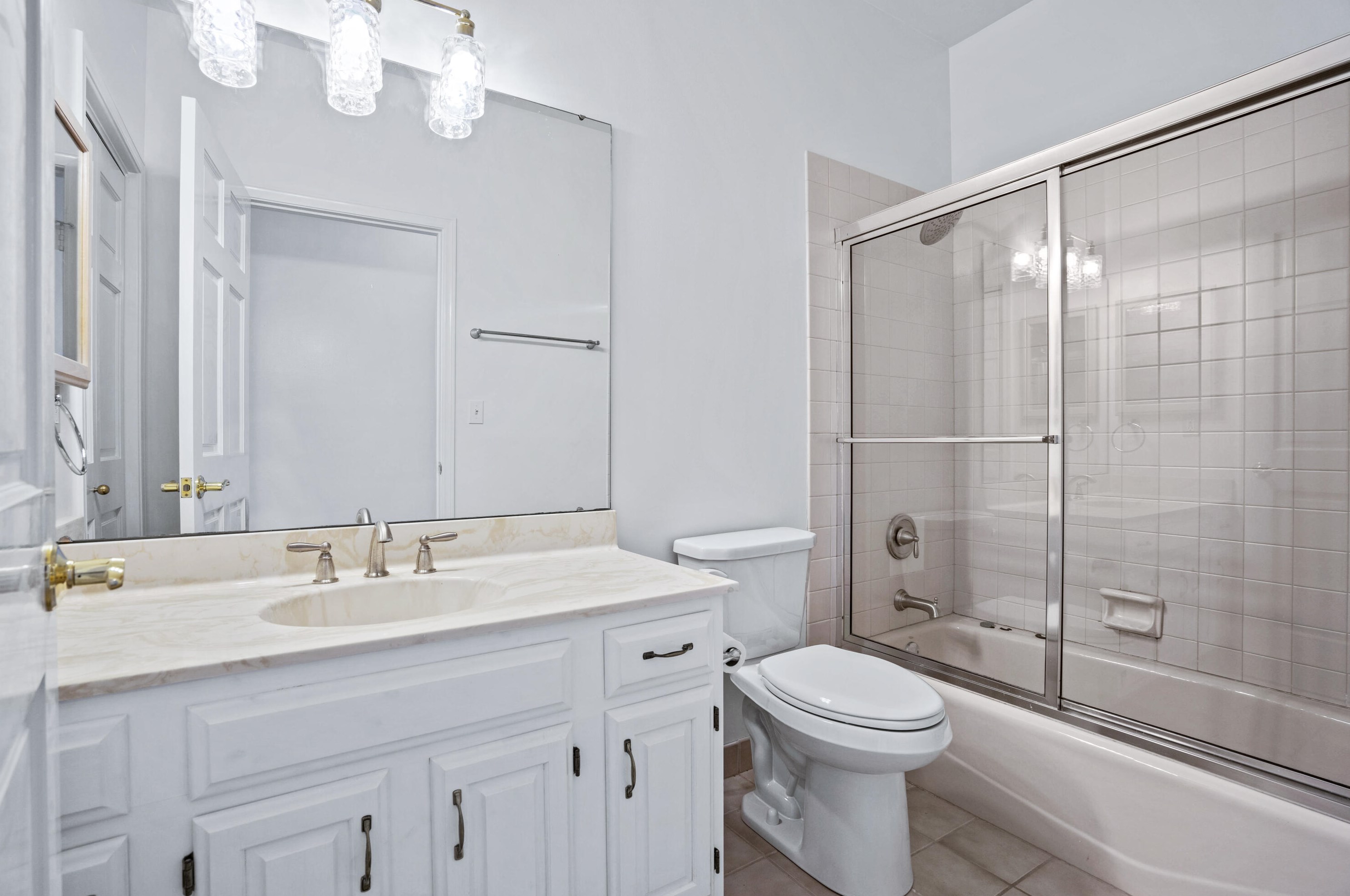 32 Harborview Dr, Racine WI  53403-4601 exterior