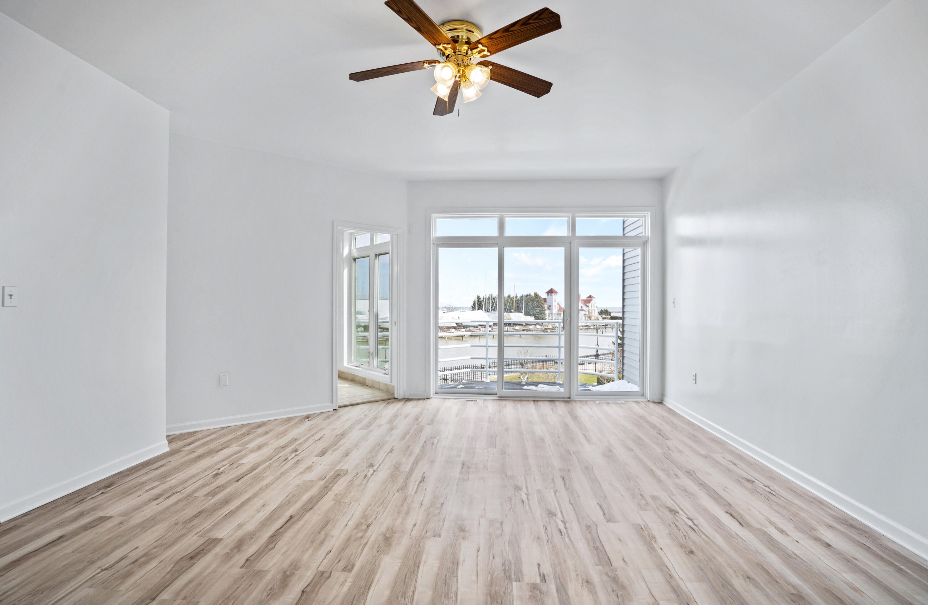 32 Harborview Dr, Racine WI  53403-4601 exterior