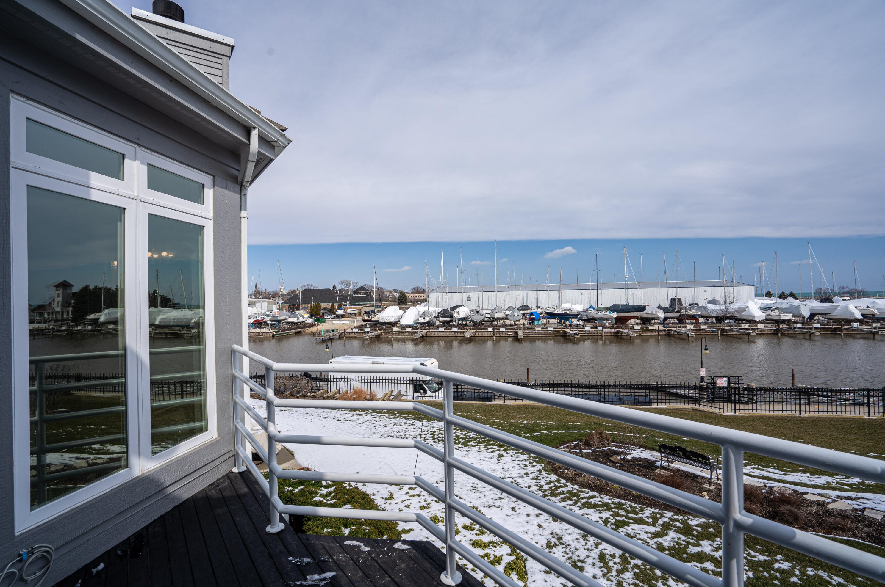 32 Harborview Dr, Racine WI  53403-4601 exterior