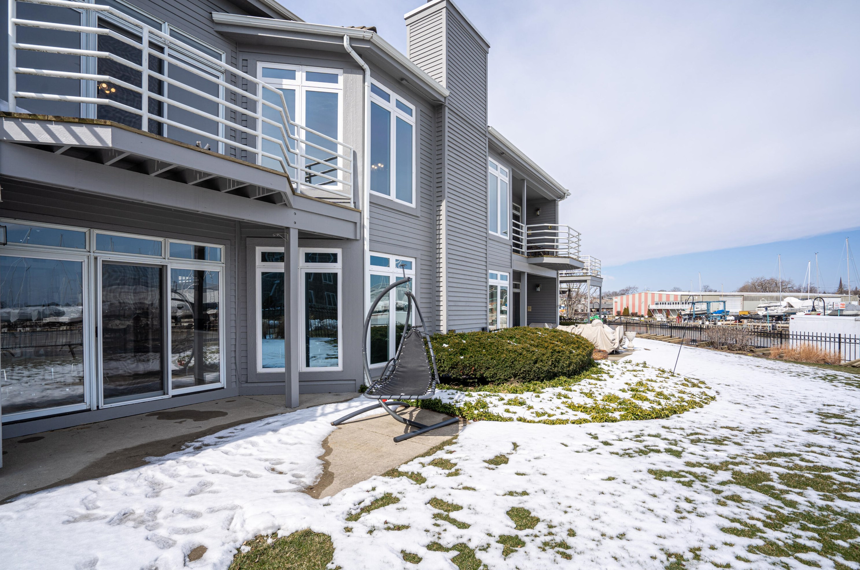 32 Harborview Dr, Racine WI  53403-4601 exterior