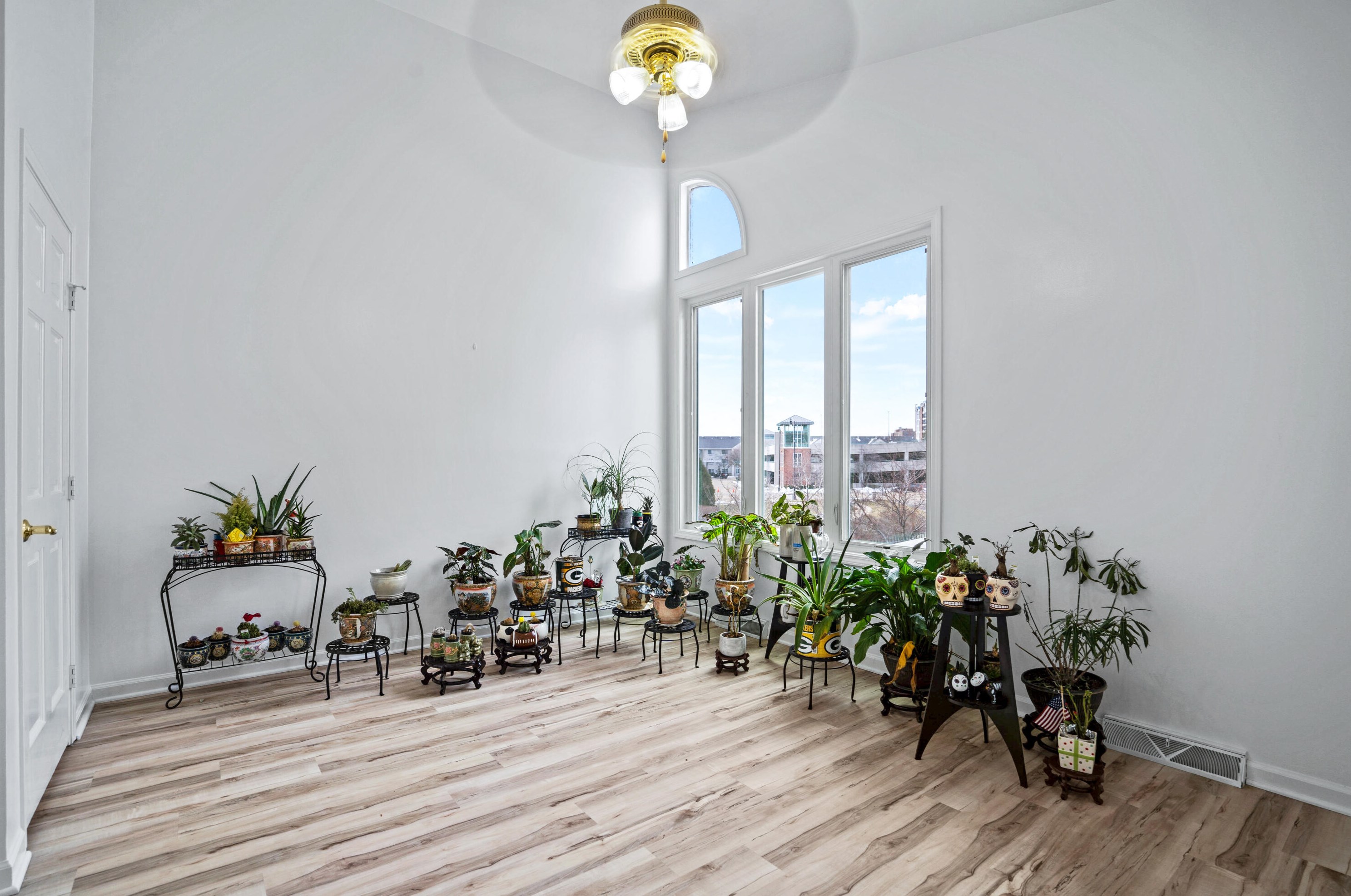 32 Harborview Dr, Racine WI  53403-4601 exterior