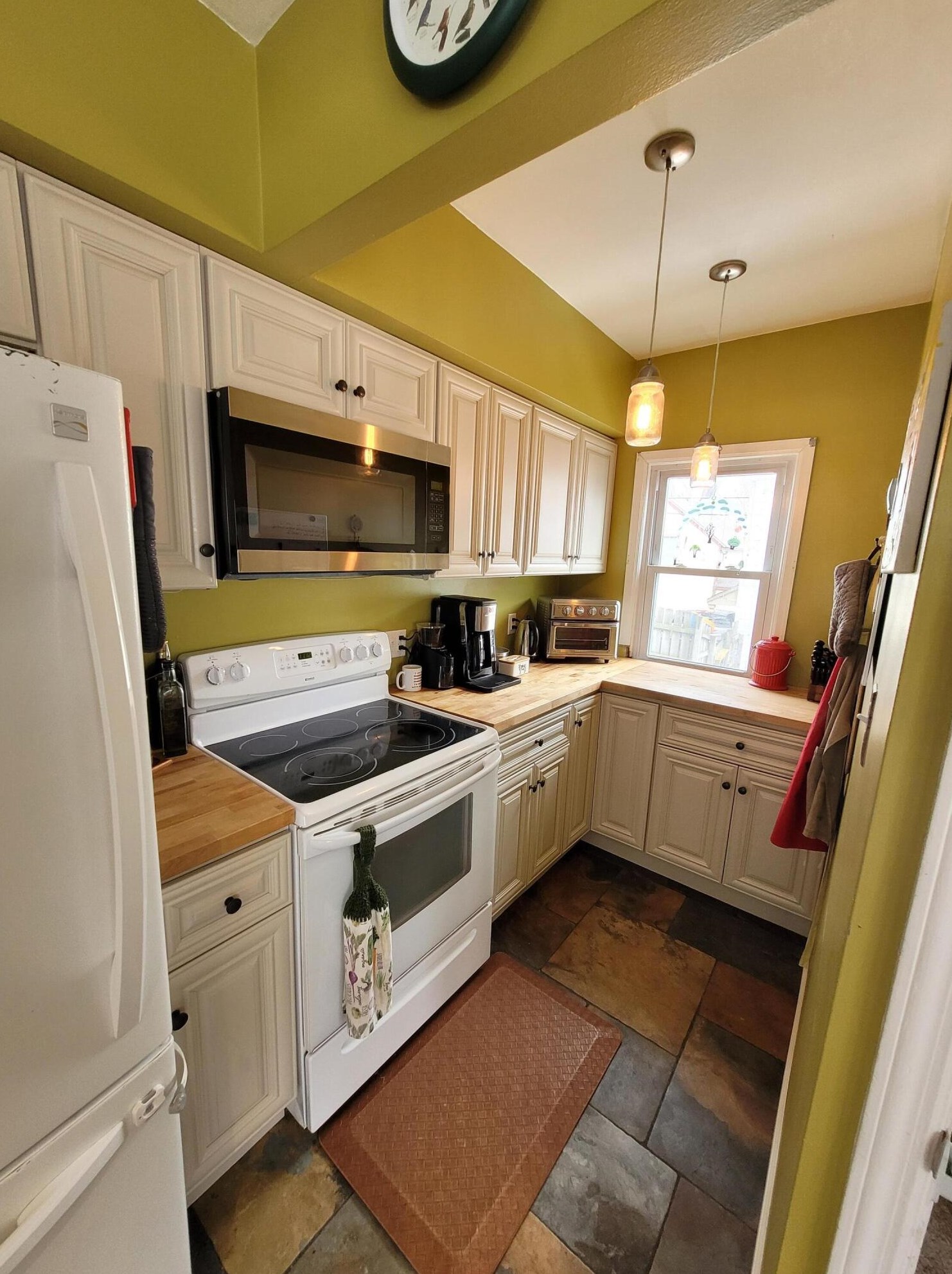 512 Madison Ave, South Milwaukee WI  53172-2704 exterior