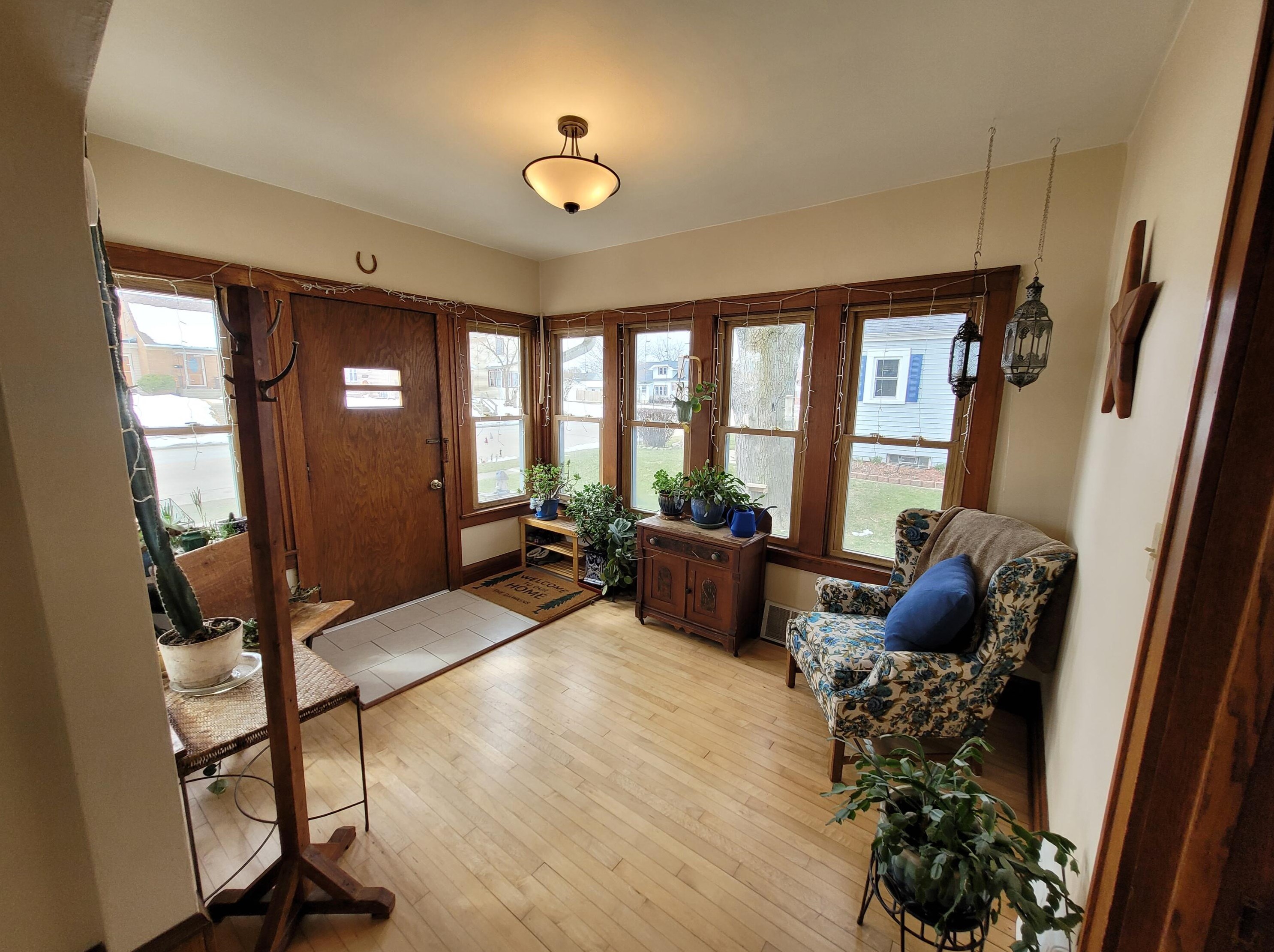 512 Madison Ave, South Milwaukee WI  53172-2704 exterior