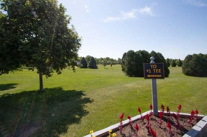 1104 Shabbona Dr, Fontana WI  53125-1349 exterior