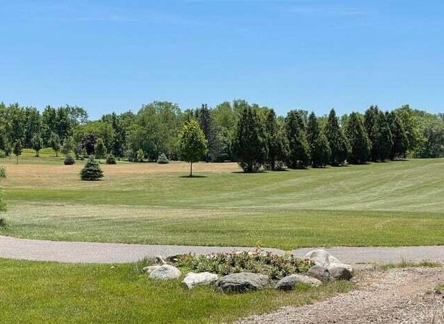 1104 Shabbona Dr, Fontana WI  53125-1349 exterior