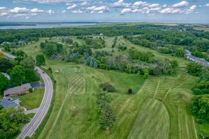 1104 Shabbona Dr, Fontana WI  53125-1349 exterior