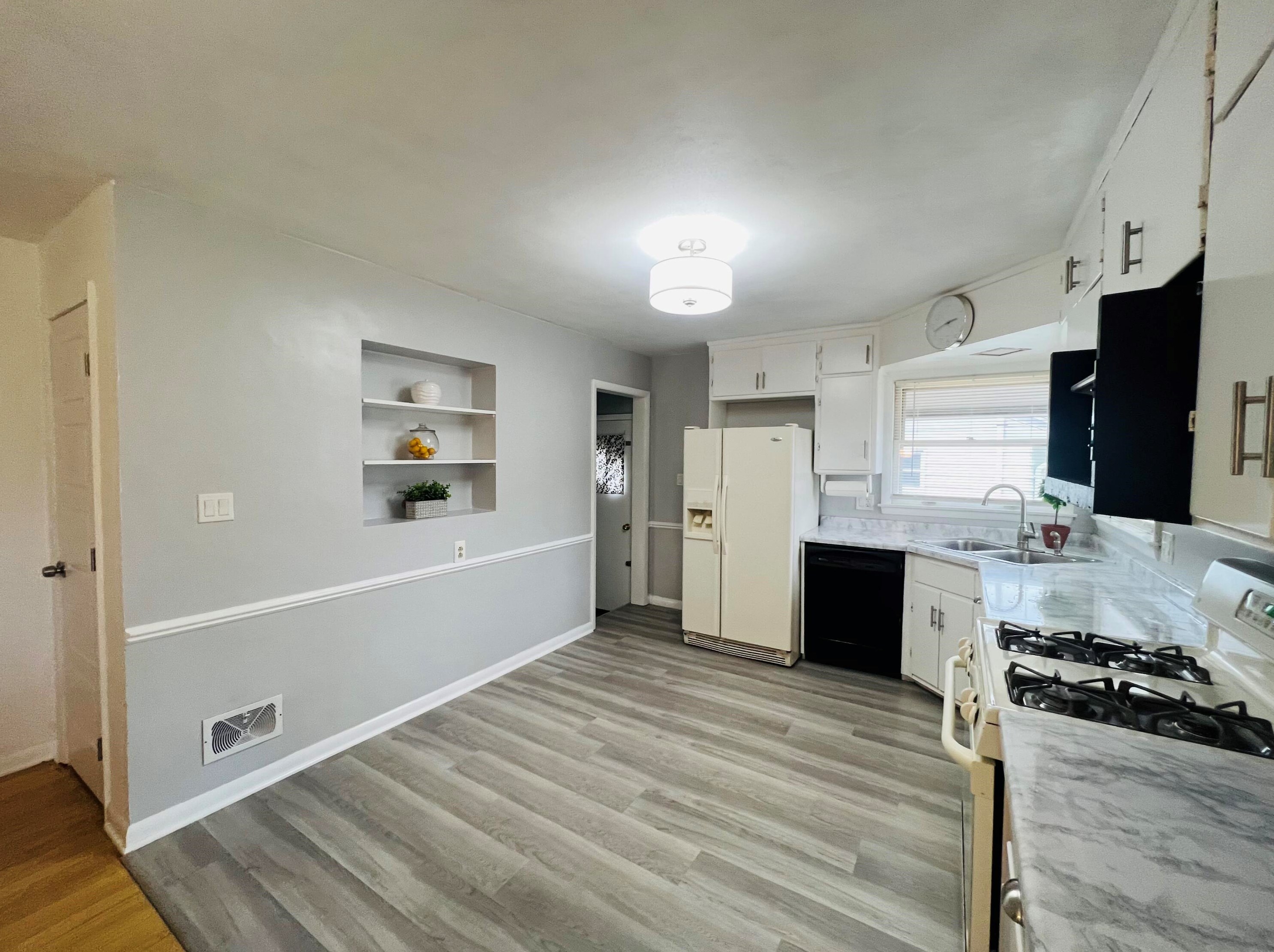 7522 Jackson Dr, Milwaukee WI 53219-2817 exterior