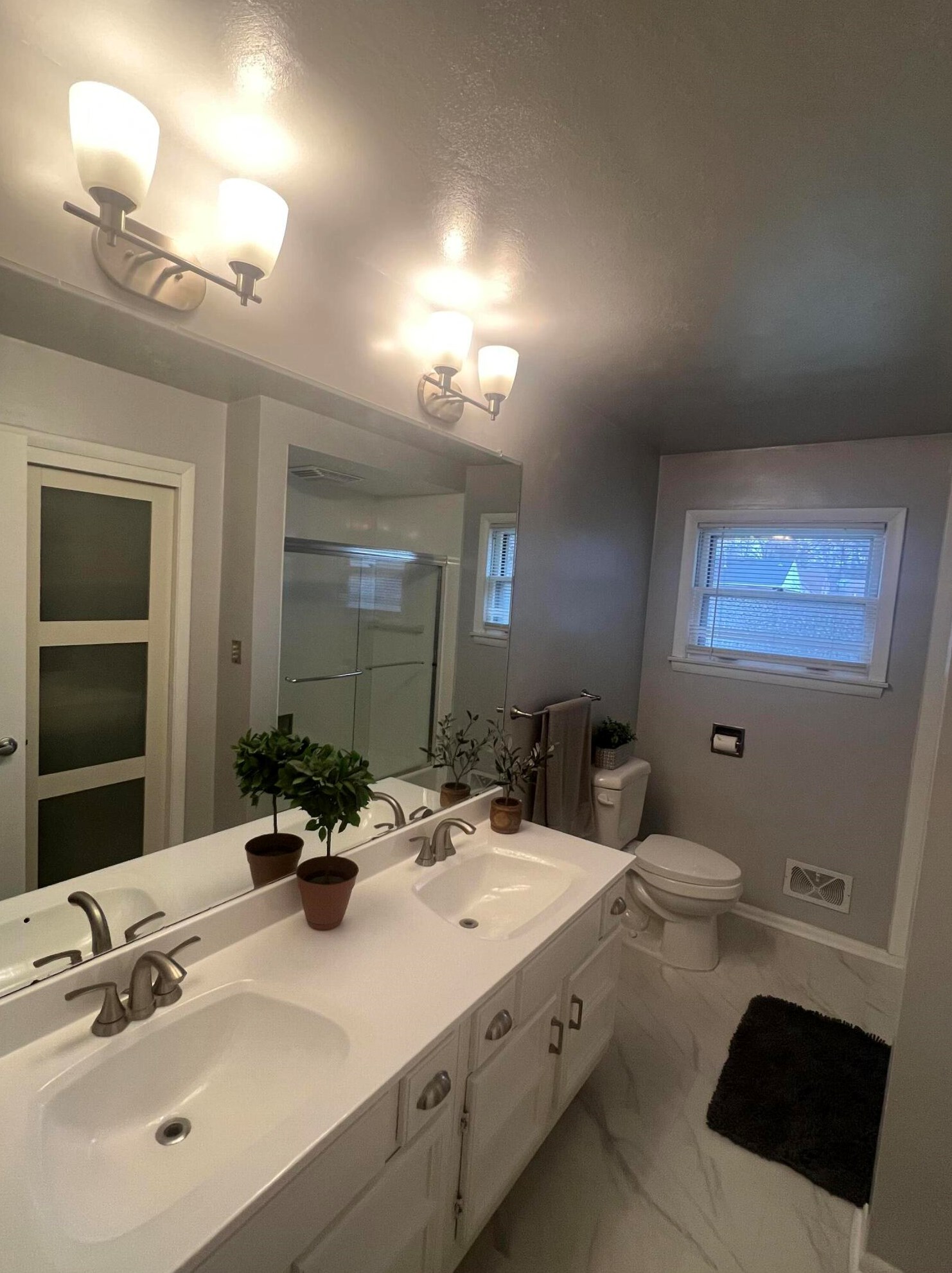 7522 Jackson Dr, Milwaukee WI 53219-2817 exterior