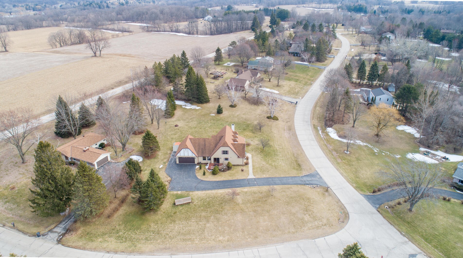 1858 Woodsfield Dr, Richfield, WI 53076