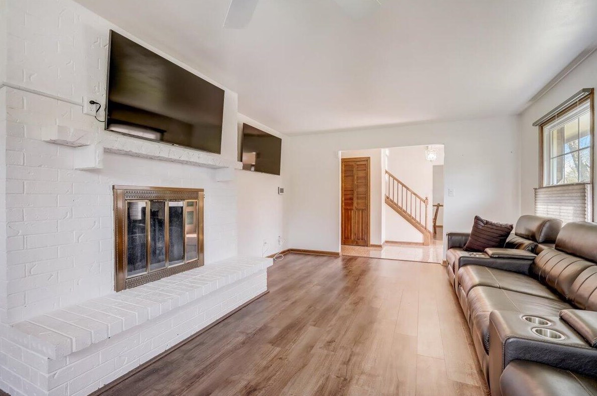 6441 Alberta Ct, Milwaukee WI  53217-4018 exterior