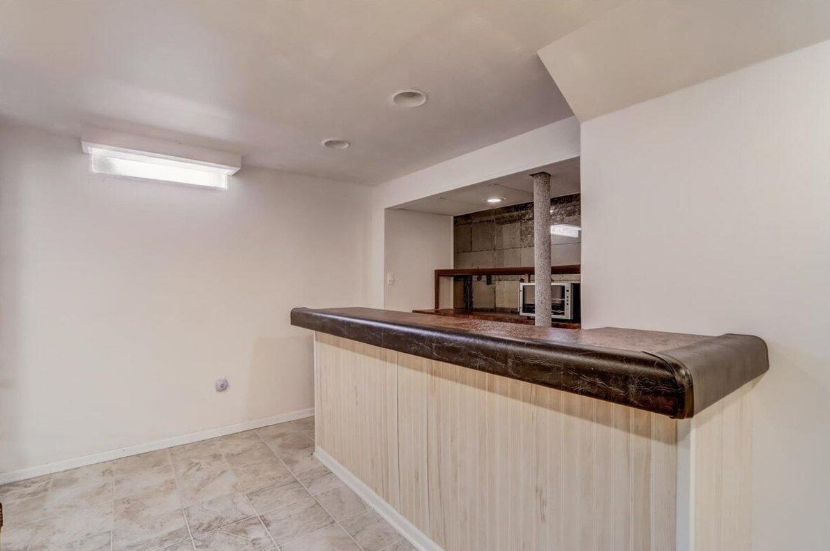 6441 Alberta Ct, Milwaukee WI  53217-4018 exterior