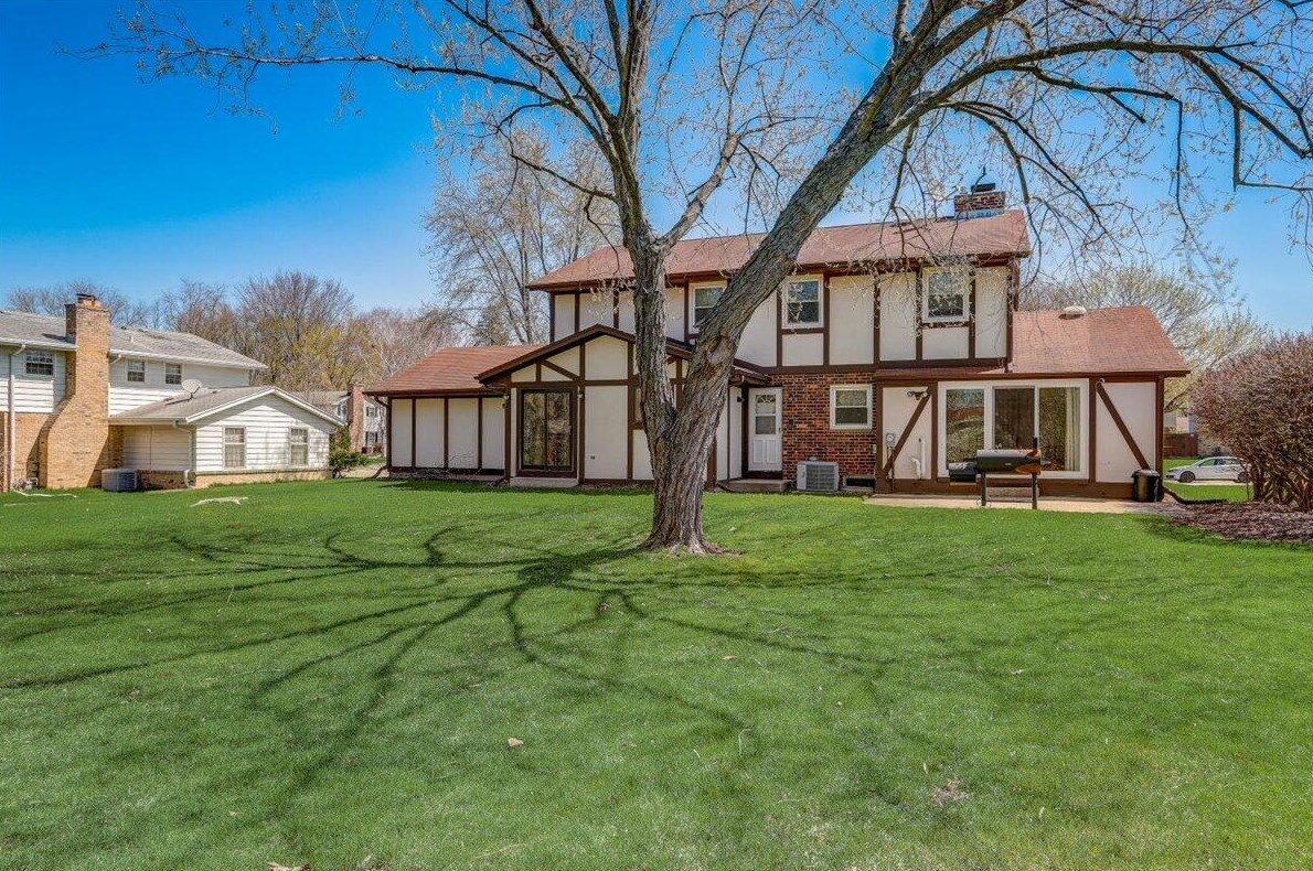 6441 Alberta Ct, Milwaukee WI  53217-4018 exterior