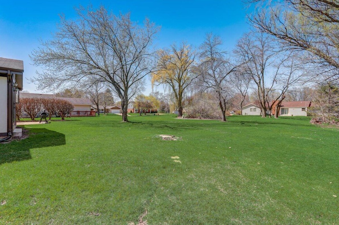 6441 Alberta Ct, Milwaukee WI  53217-4018 exterior