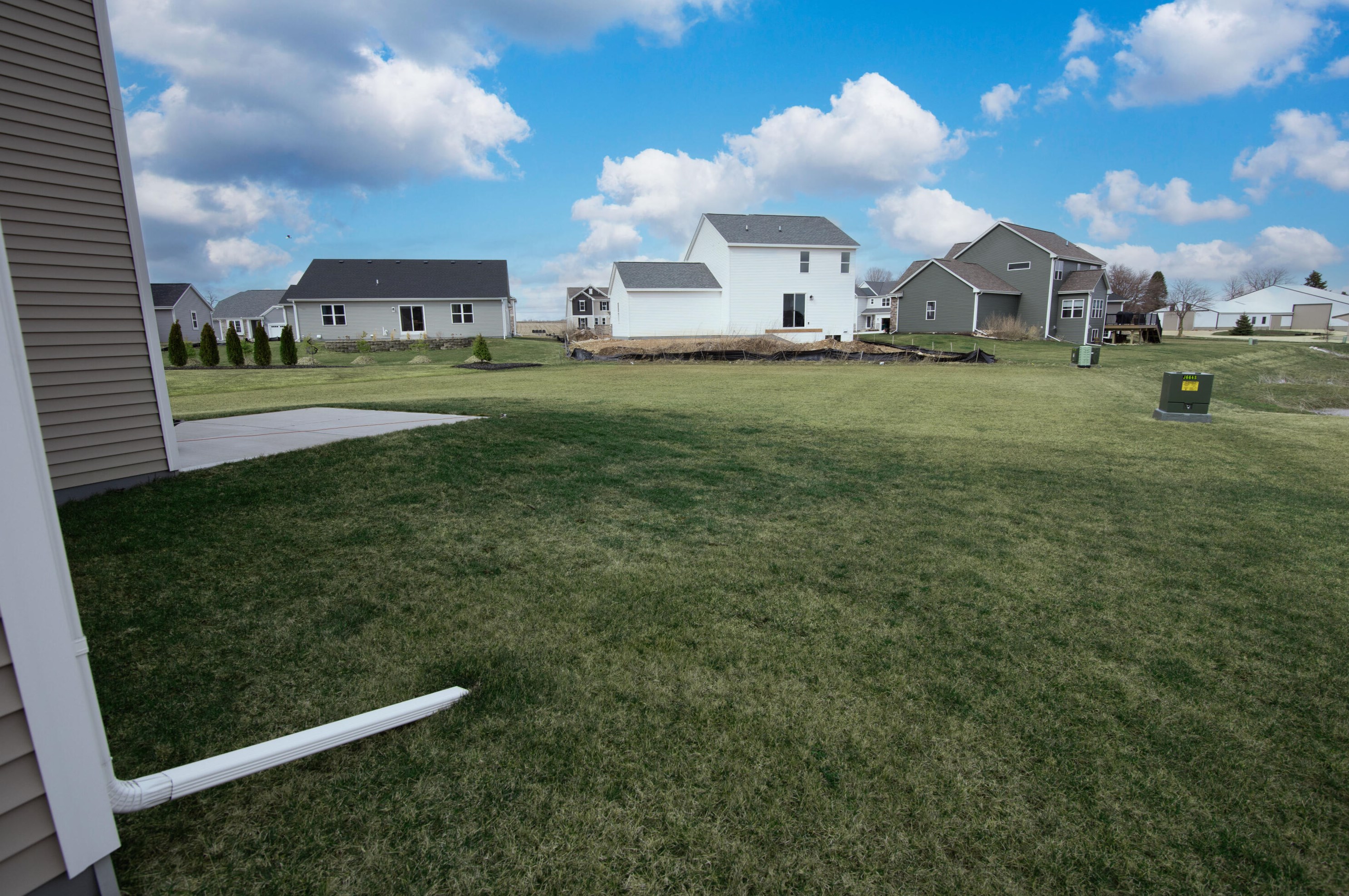 660 Spur Rd, Slinger WI  53086-9293 exterior