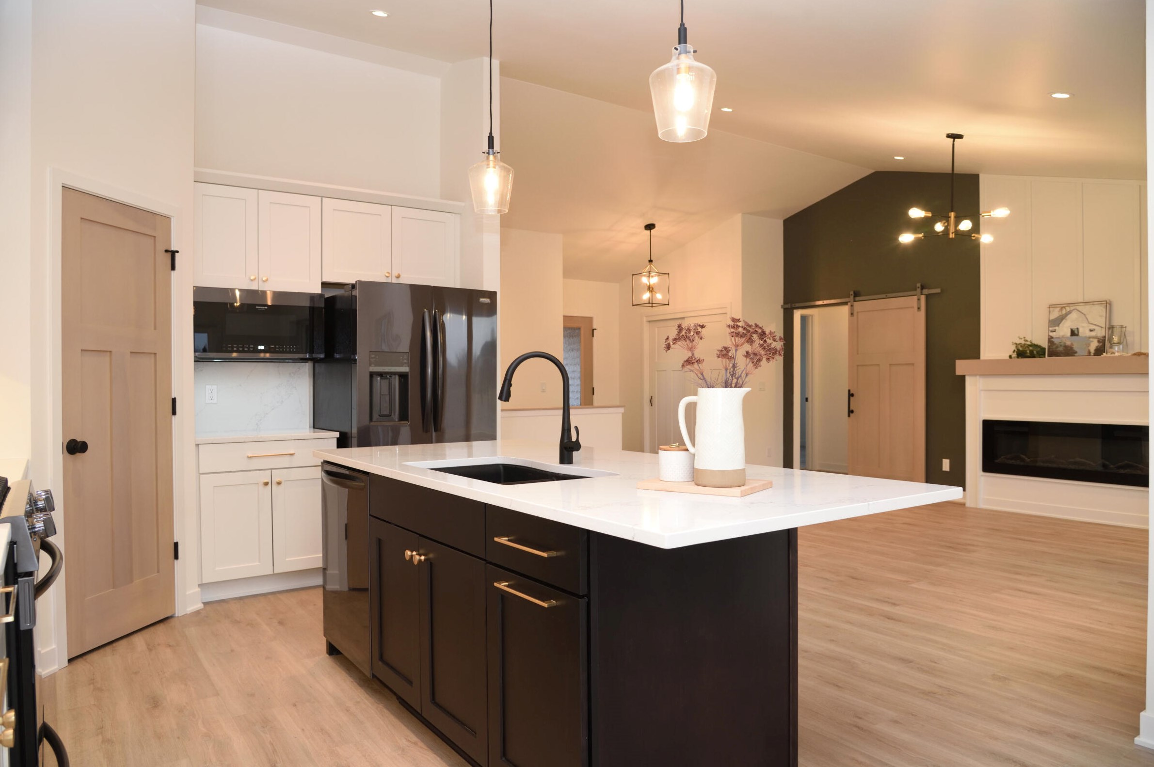 1920 Vincent Dr, Sheboygan WI  53081-8577 exterior