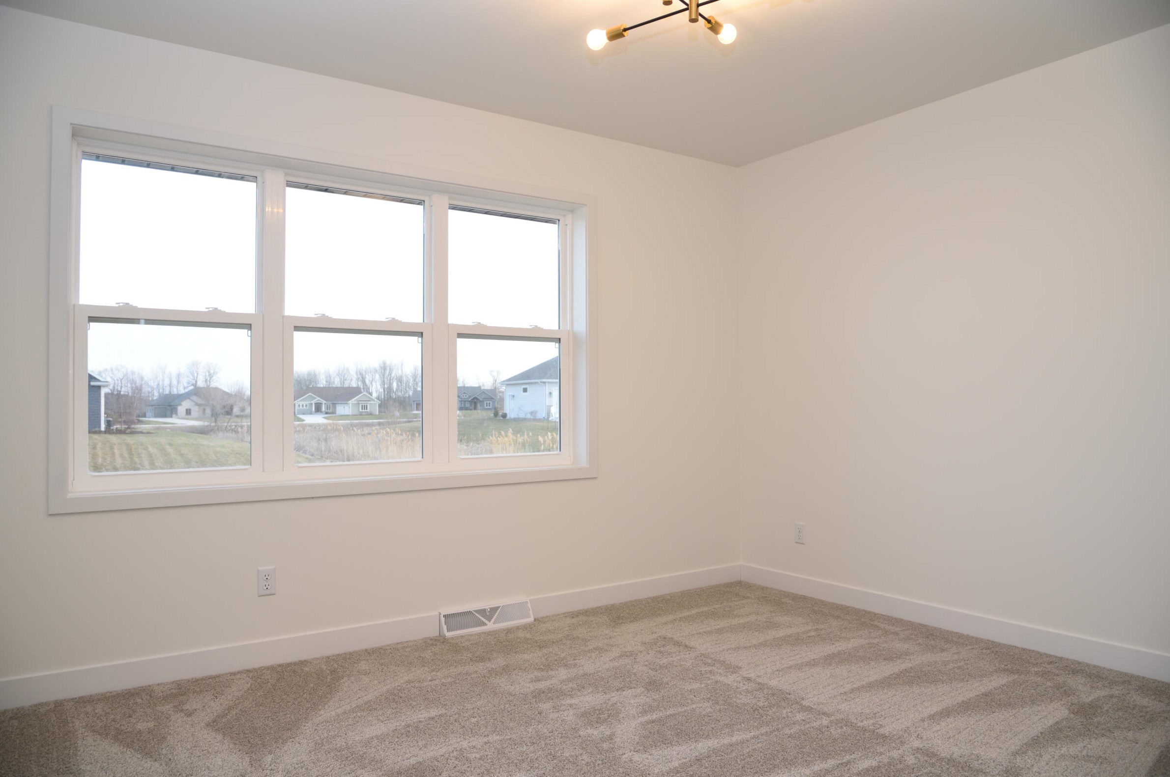 1920 Vincent Dr, Sheboygan WI  53081-8577 exterior