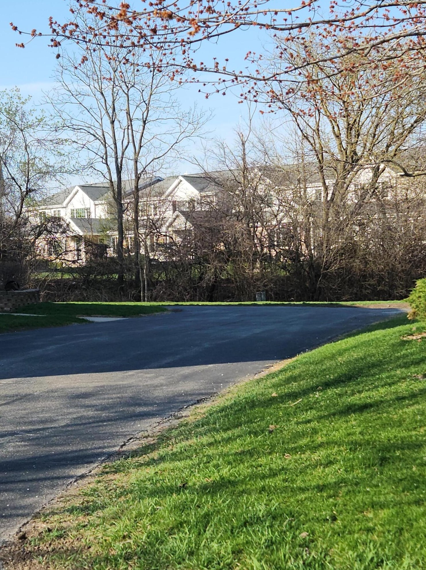 10210 Parkedge Cir, Hales Corners WI  53132-1234 exterior