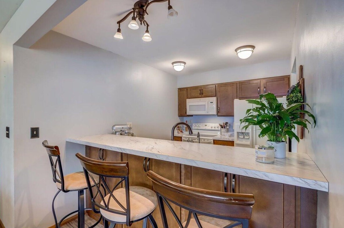 10210 Parkedge Cir, Hales Corners WI  53132-1234 exterior