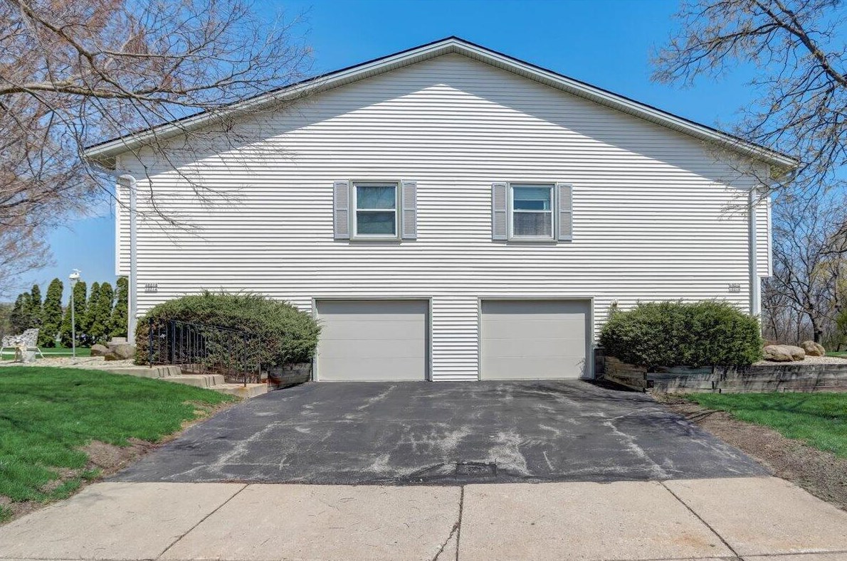 10210 Parkedge Cir, Hales Corners WI  53132-1234 exterior