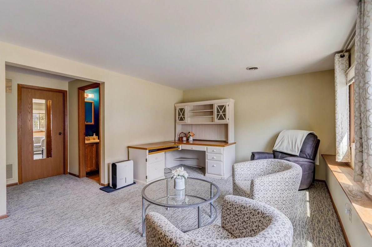 10210 Parkedge Cir, Hales Corners WI  53132-1234 exterior