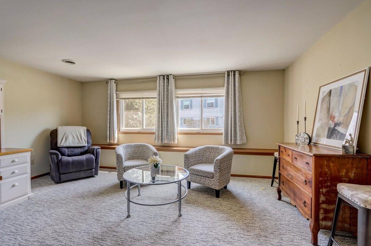 10210 Parkedge Cir, Hales Corners WI  53132-1234 exterior