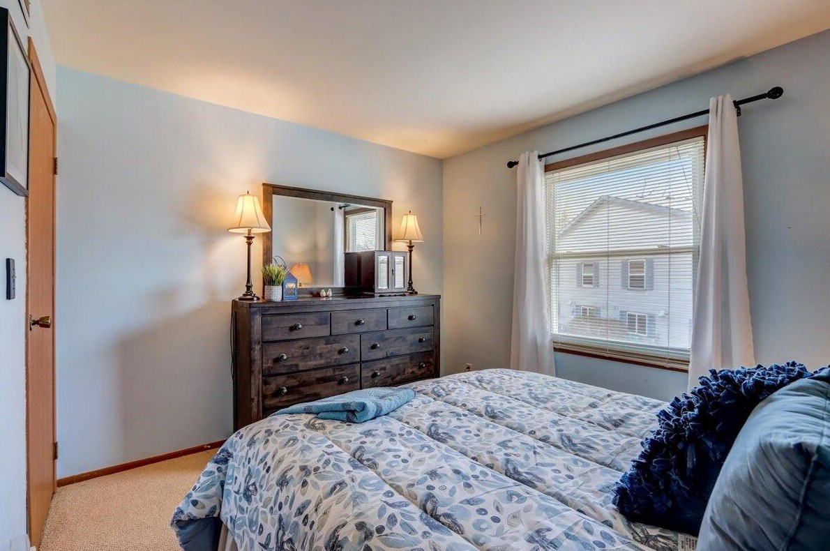 10210 Parkedge Cir, Hales Corners WI  53132-1234 exterior