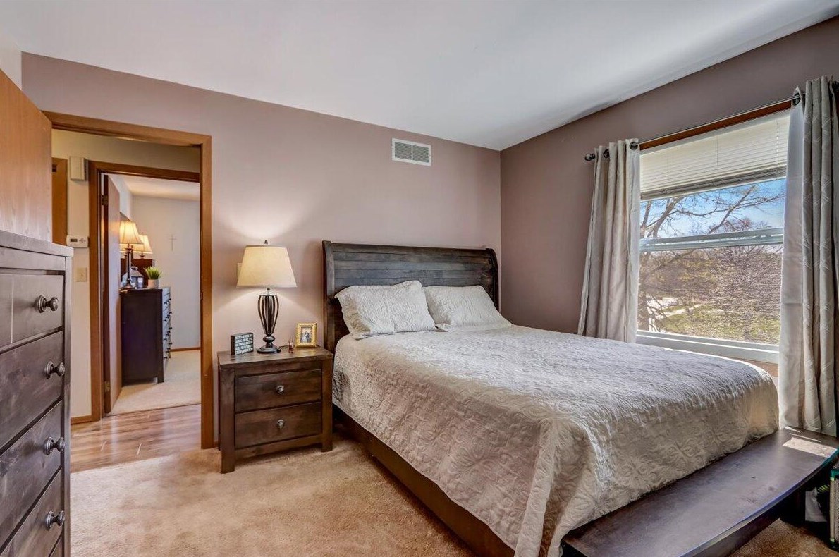 10210 Parkedge Cir, Hales Corners WI  53132-1234 exterior