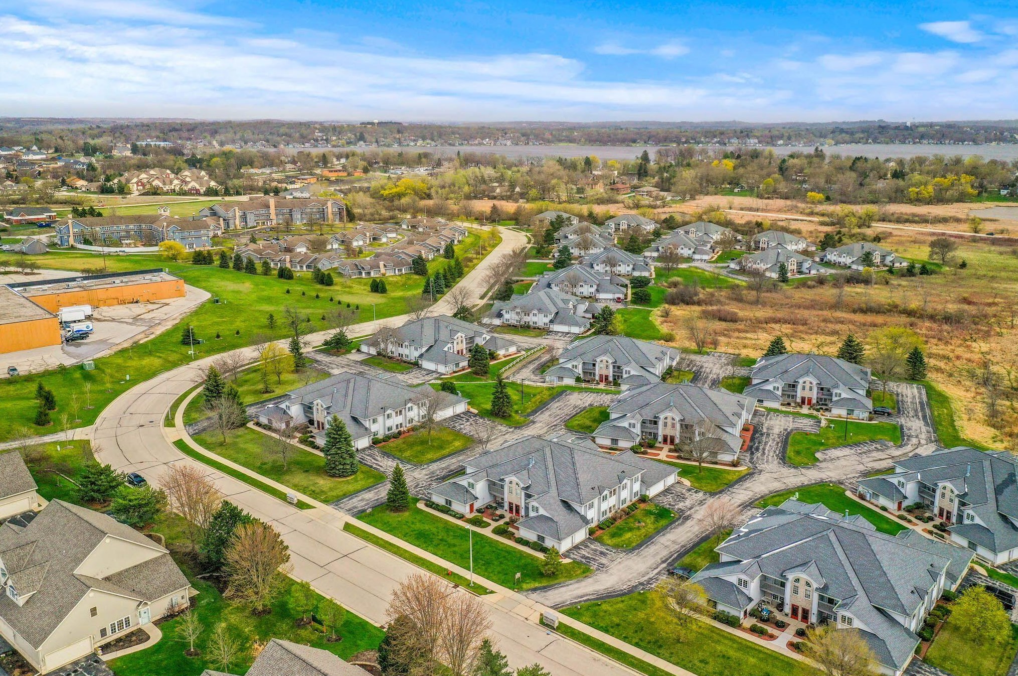 1061 Quinlan Dr, Pewaukee WI  53072-1873 exterior