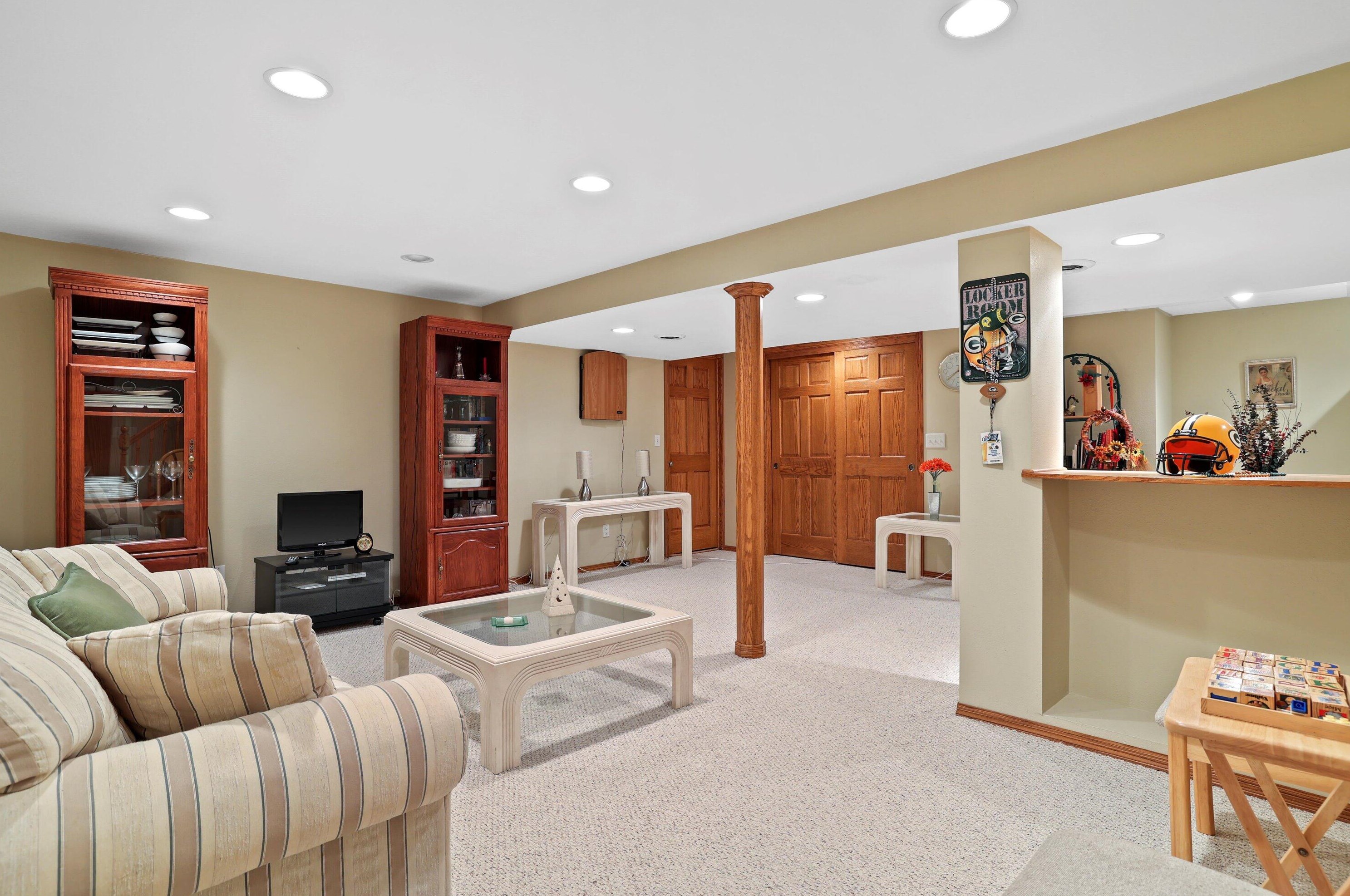 3978 Madison Blvd, Hales Corners WI  53132-9426 exterior