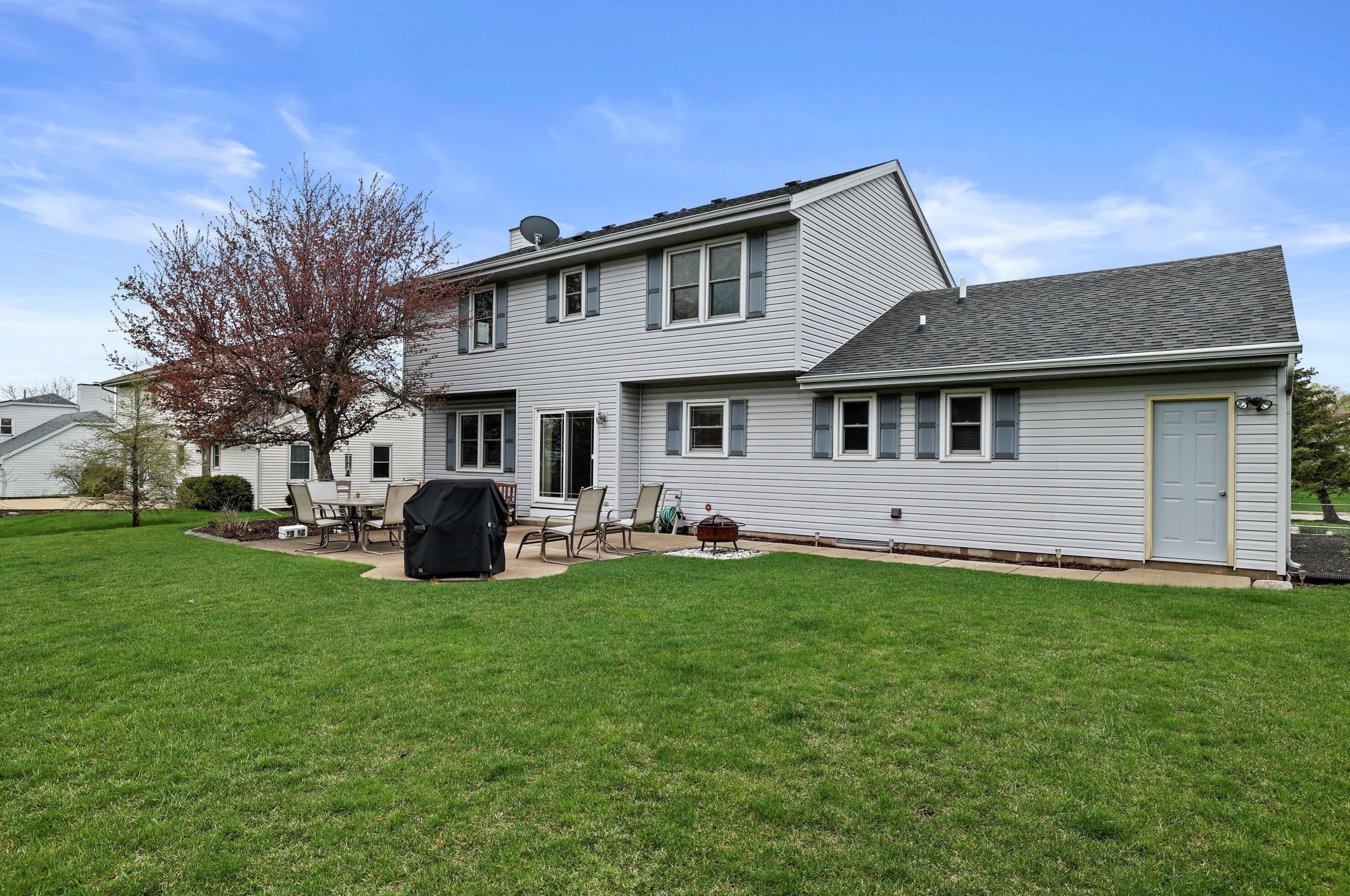 3978 Madison Blvd, Hales Corners WI  53132-9426 exterior