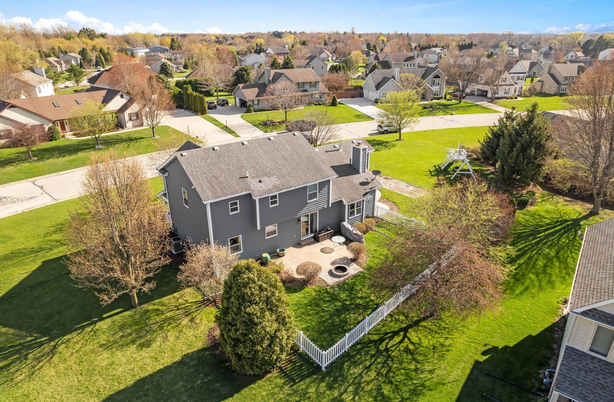 3800 Glencoe Dr, Racine WI  53403-9427 exterior