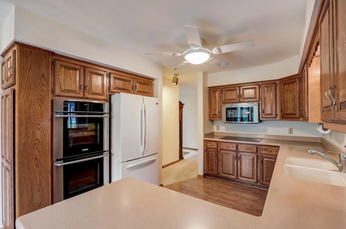 960 Lansdowne Ct, Brookfield WI  53045-4460 exterior