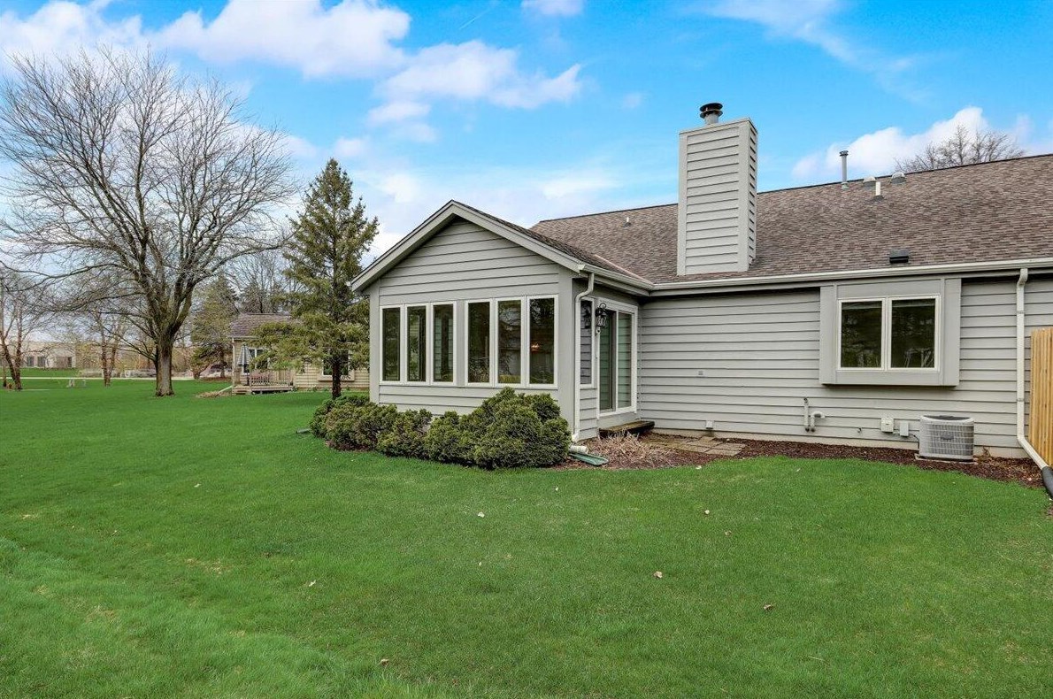 960 Lansdowne Ct, Brookfield WI  53045-4460 exterior