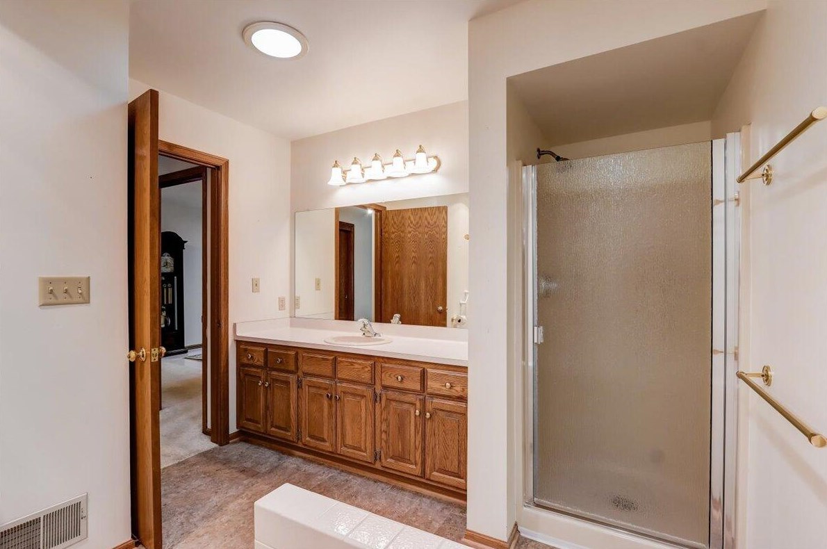 960 Lansdowne Ct, Brookfield WI  53045-4460 exterior