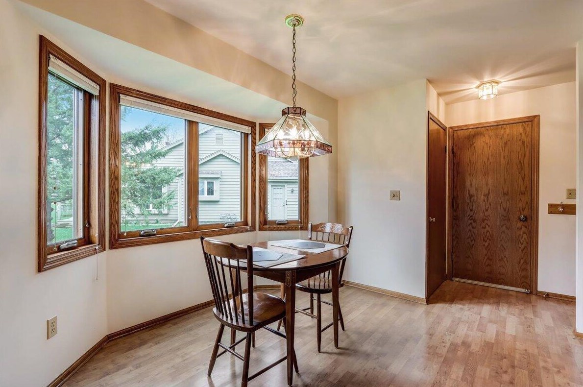 960 Lansdowne Ct, Brookfield WI  53045-4460 exterior