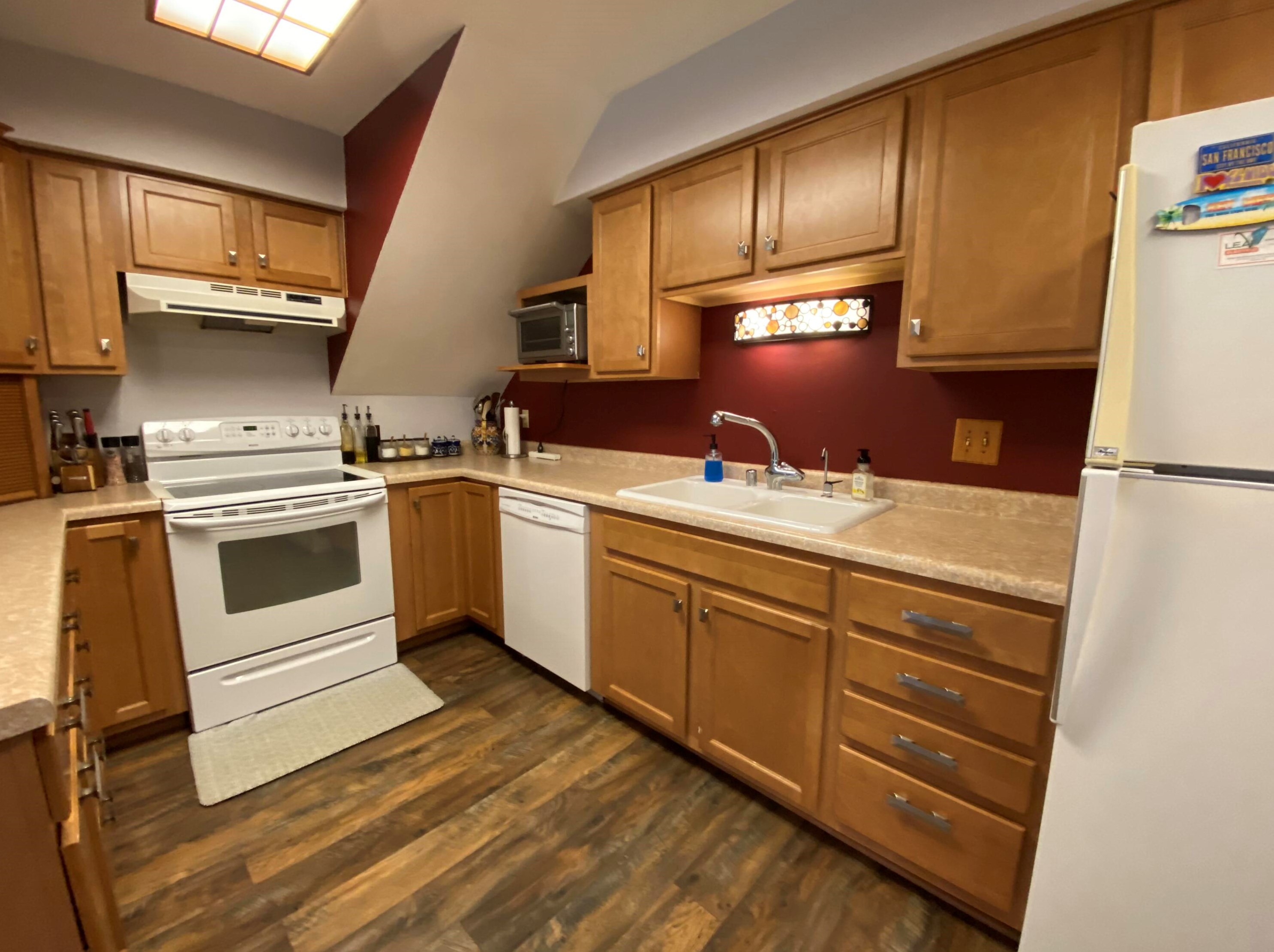 2033 Chateau Ct, Grafton WI  53024-2519 exterior