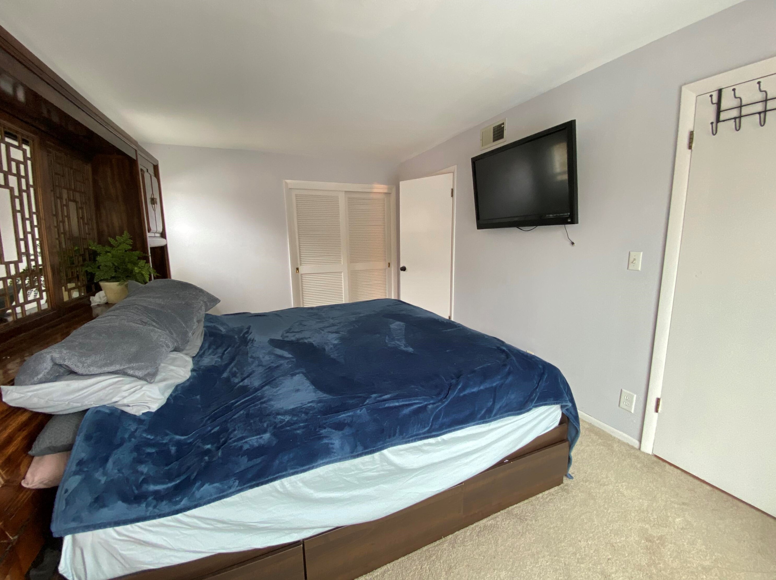 2033 Chateau Ct, Grafton WI  53024-2519 exterior