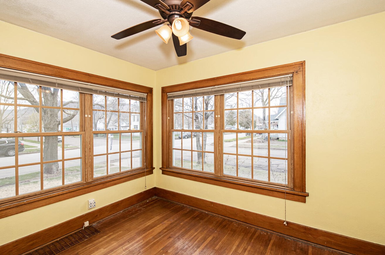728 10th St, Wilson MN  55987-9257 exterior