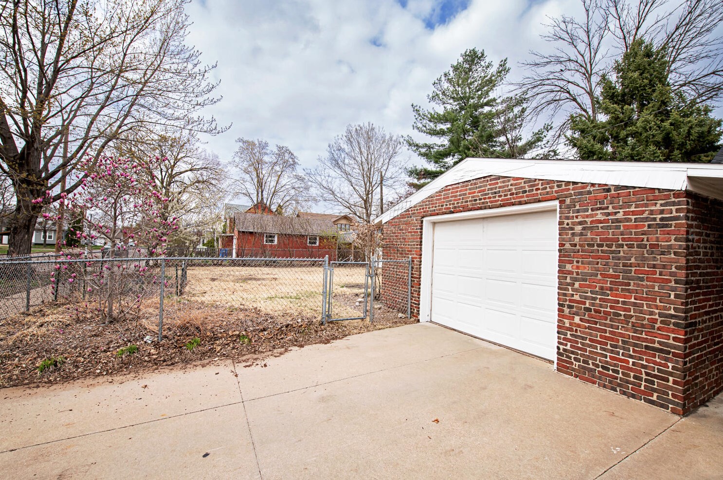 728 10th St, Wilson MN  55987-9257 exterior