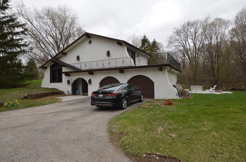 3800 Turnwood Dr, Richfield WI  53076-9633 exterior