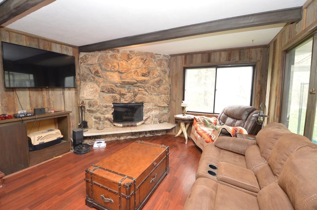 3800 Turnwood Dr, Richfield WI  53076-9633 exterior