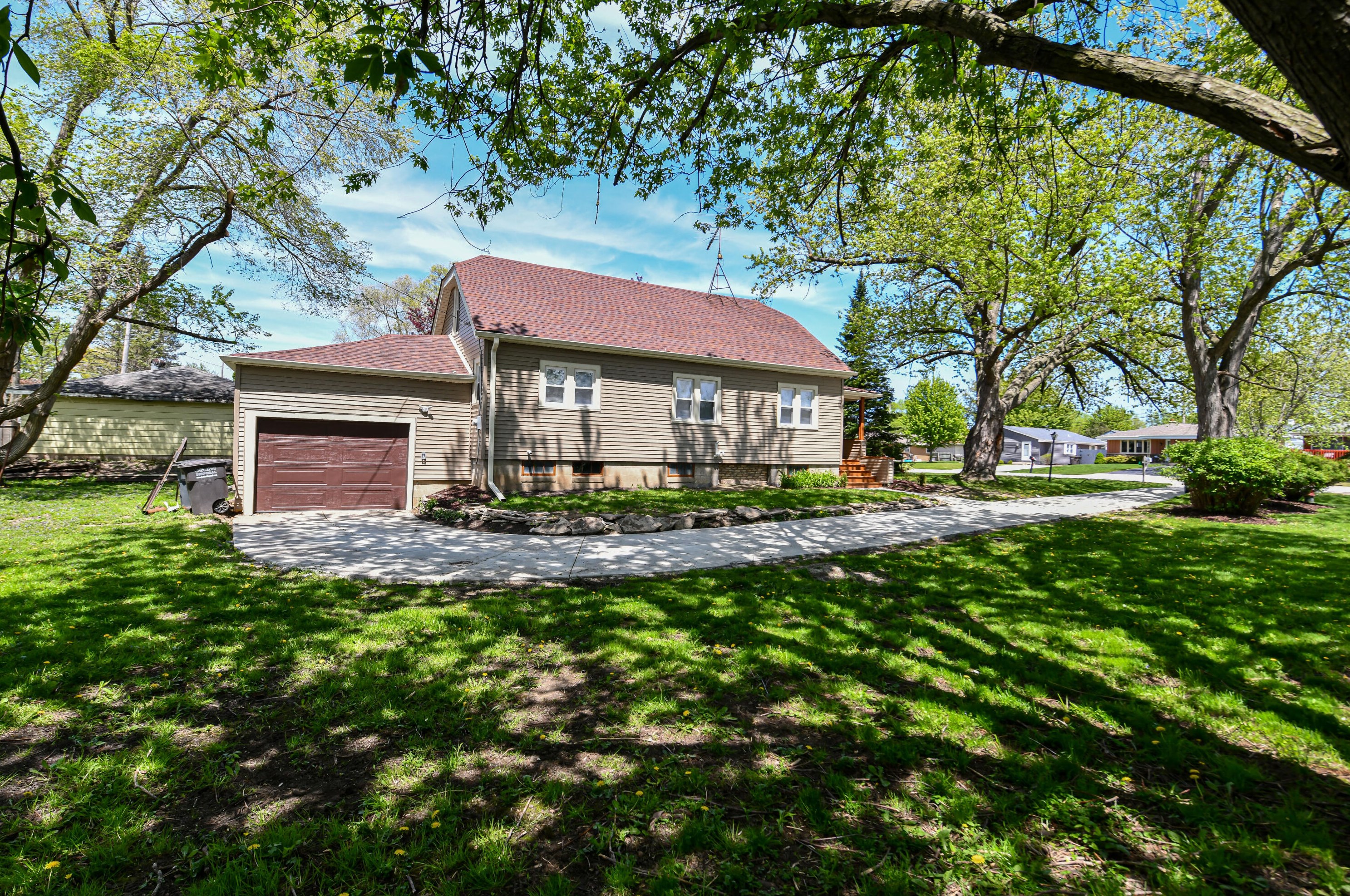 4235 92nd St, Milwaukee WI  53228-2133 exterior