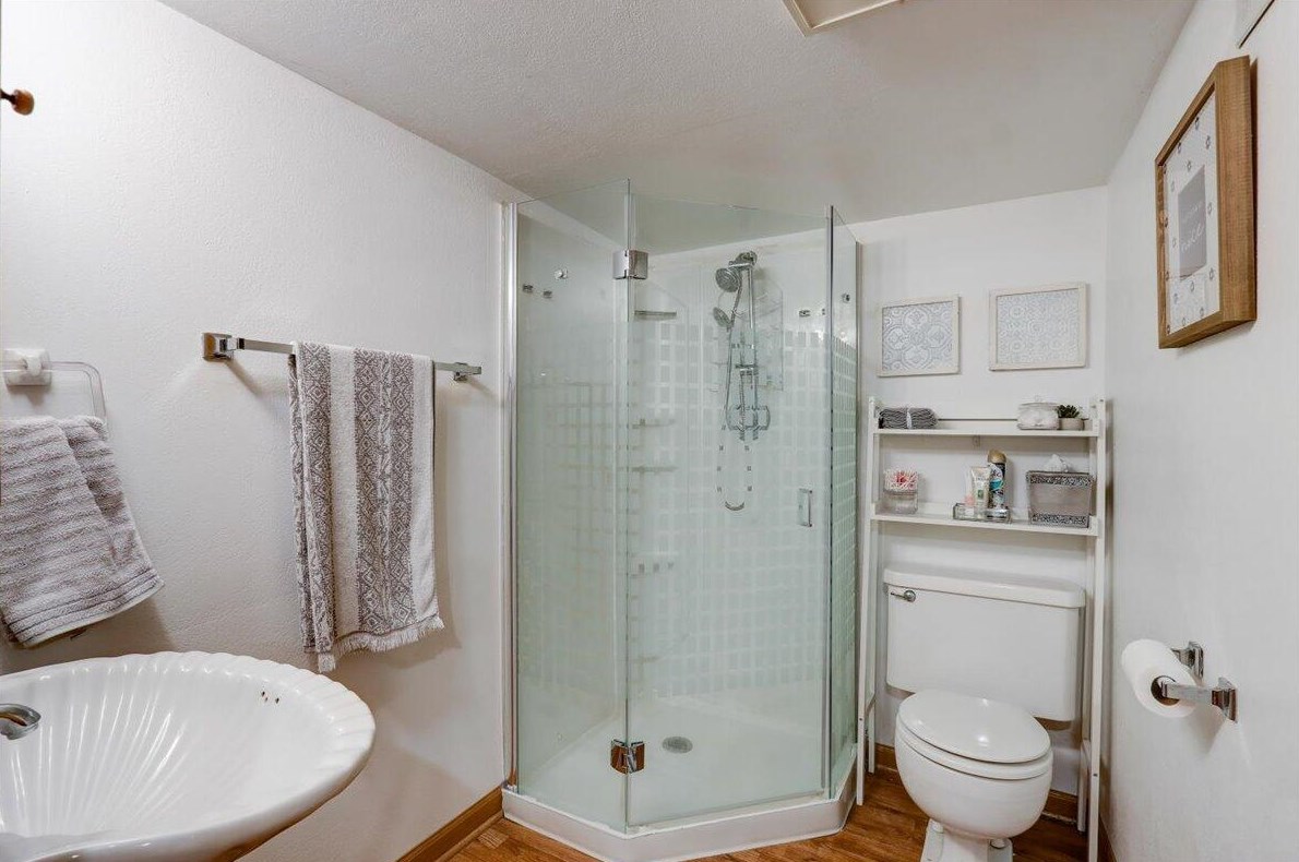 819 Evert St, Pewaukee WI  53072-3706 exterior