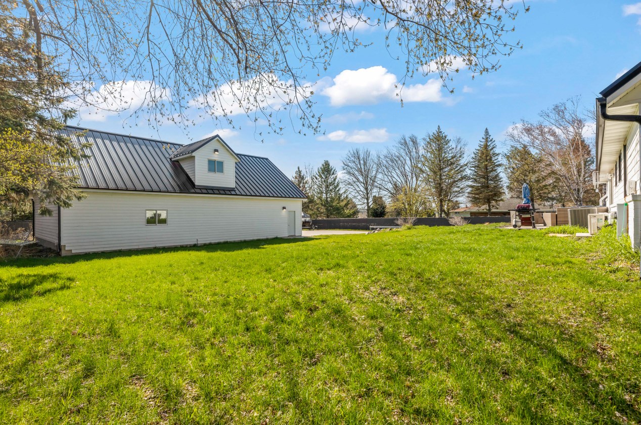 1560 Grand Ave, Hartford WI  53027-8729 exterior
