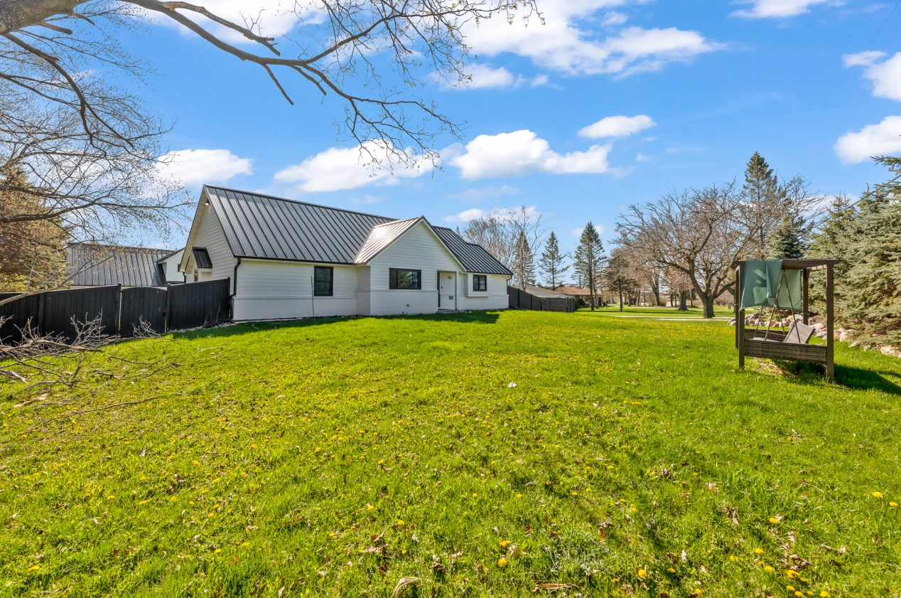 1560 Grand Ave, Hartford WI  53027-8729 exterior