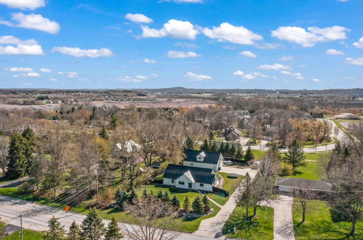 1560 Grand Ave, Hartford WI  53027-8729 exterior