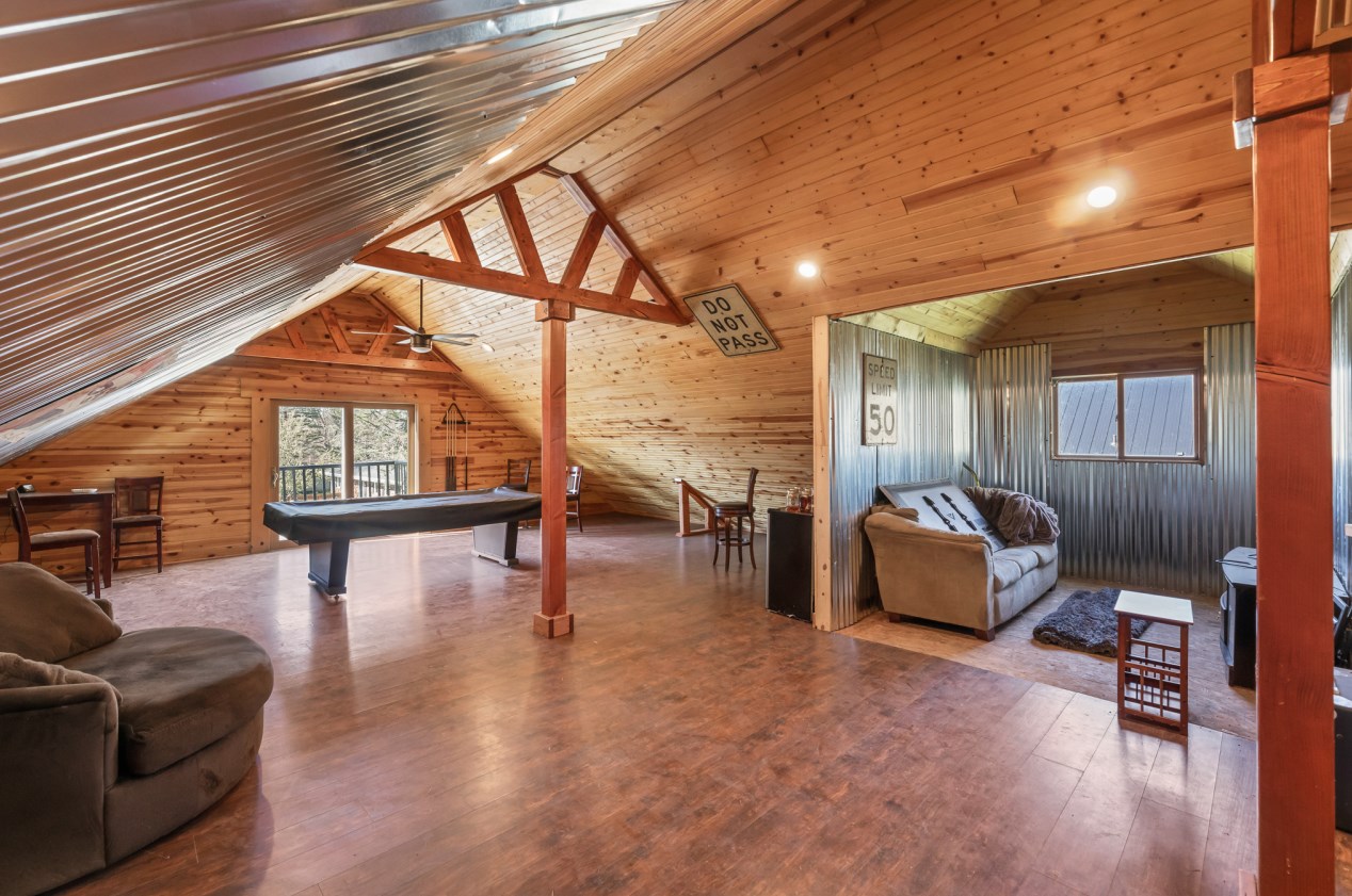 1560 Grand Ave, Hartford WI  53027-8729 exterior