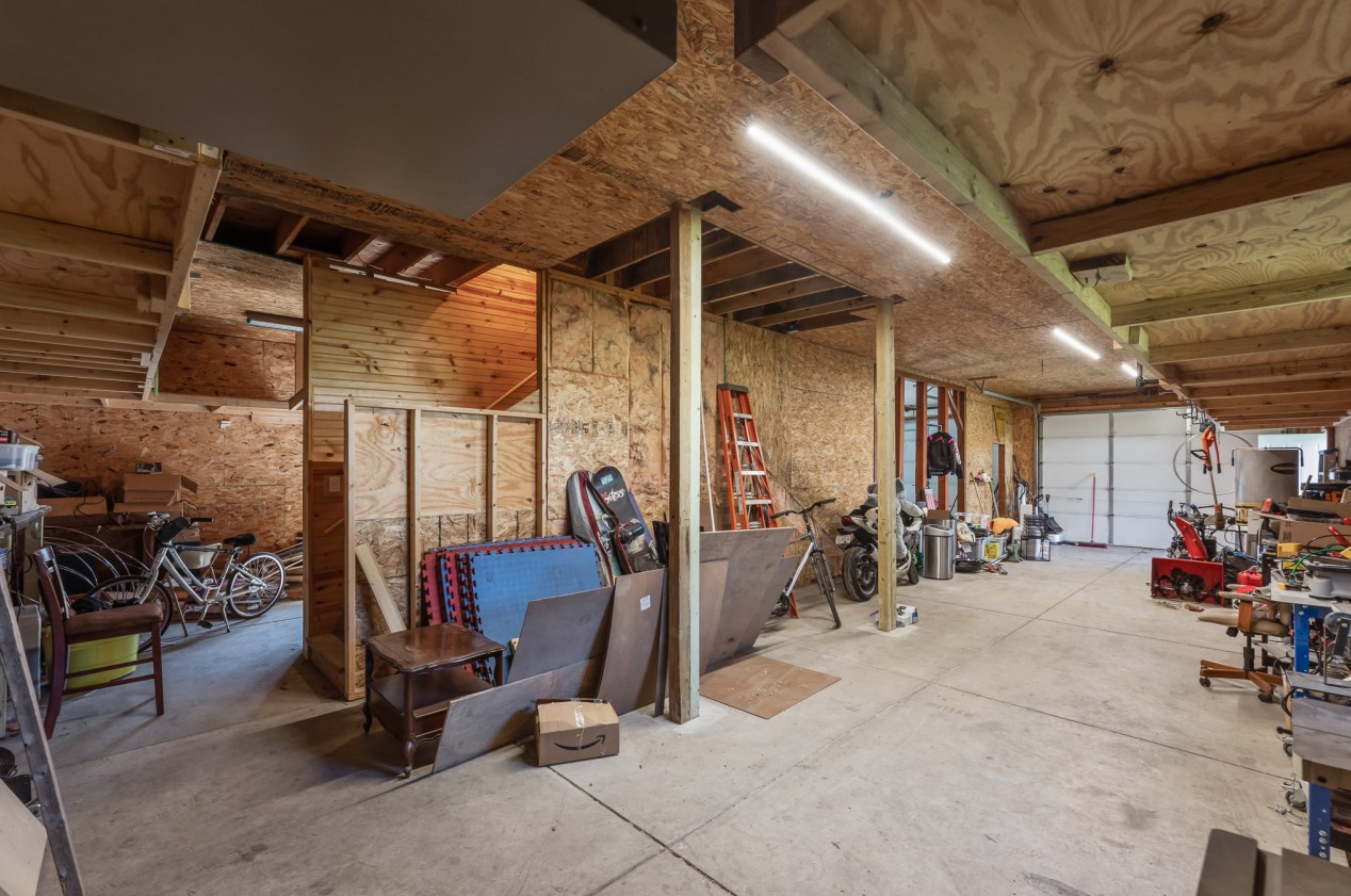 1560 Grand Ave, Hartford WI  53027-8729 exterior
