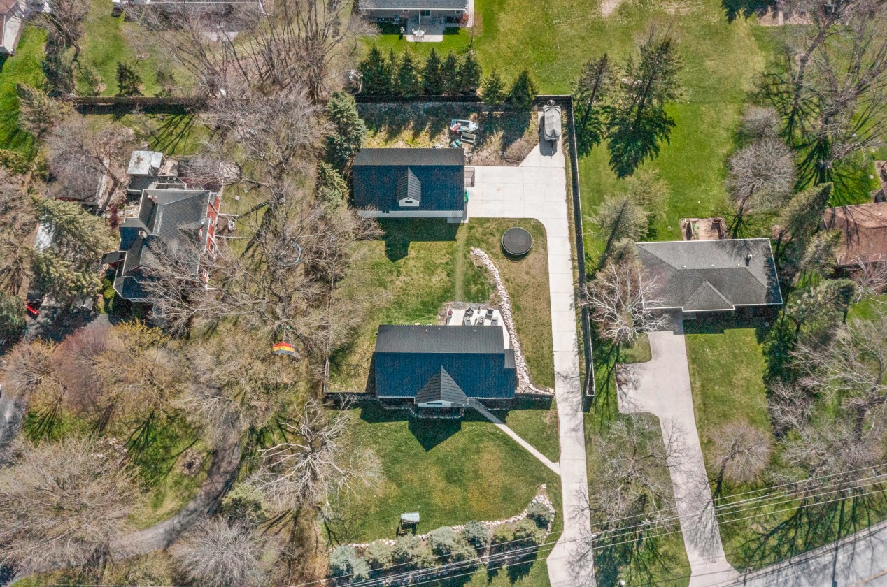 1560 Grand Ave, Hartford WI  53027-8729 exterior